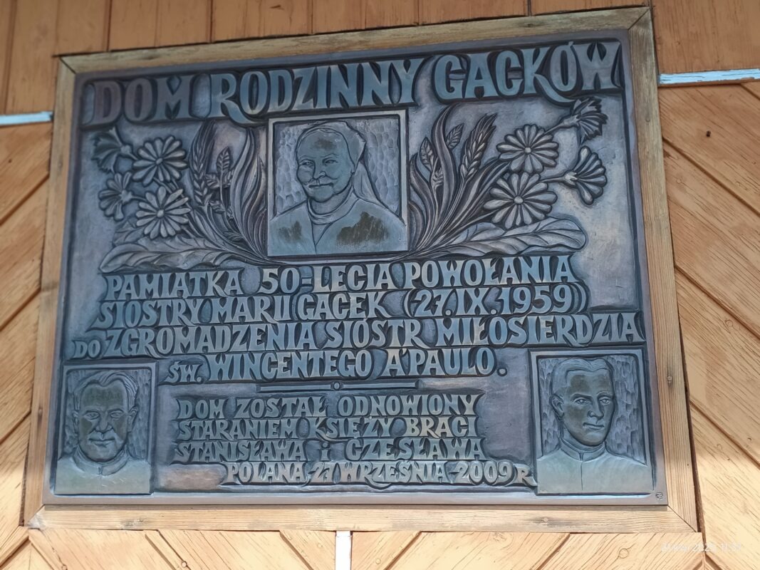 Tablica na domu rodziny Gacków