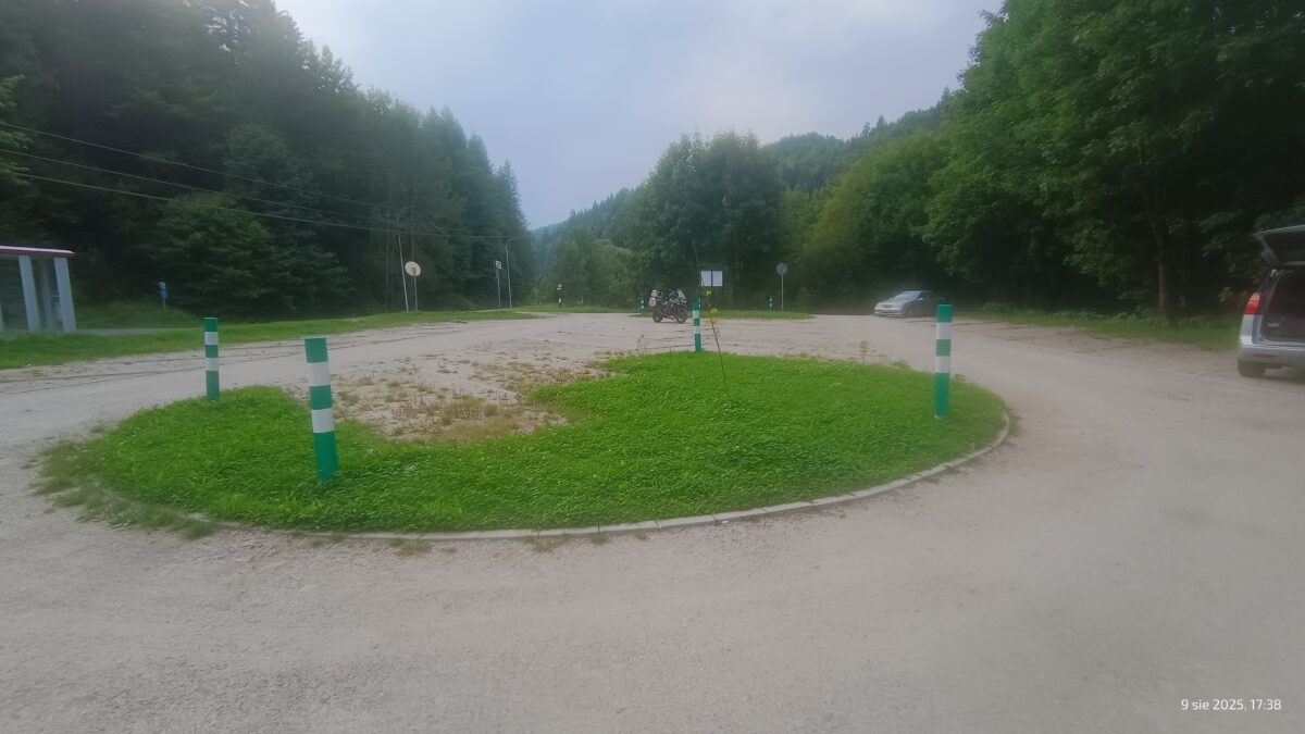 Parking Szczawa-Gryblówka przy drodze 968