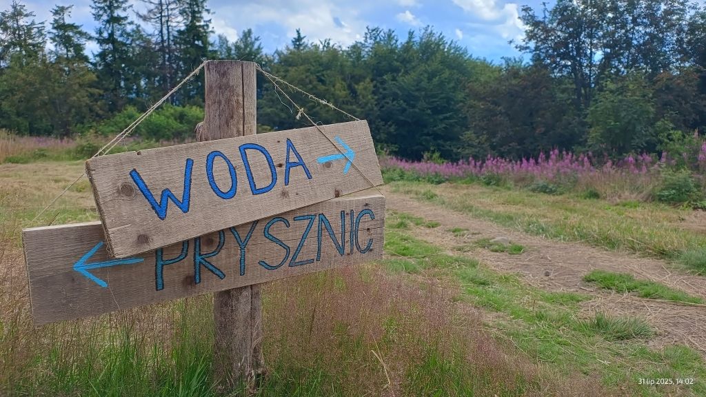 Prysznic polowy w bazie namiotowej na Lubaniu